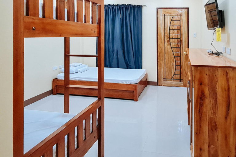 Bedroom 5, RedDoorz Plus @ Galucksea Beach Resort, Lagonglong