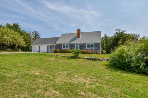 516 2 Minute Drive to Nauset Beach Huge Yard and Dog Friendly, Barnstable
