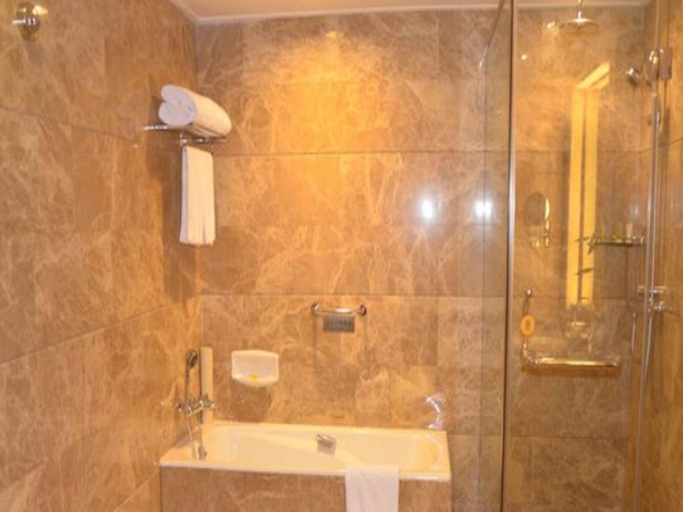 Bathroom 4, Lu'an Jinling Wanxi Hotel, Lu'an