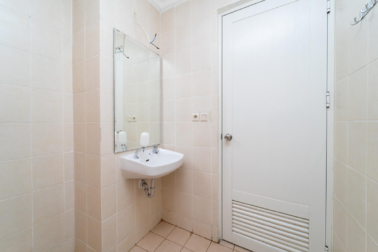 Bathroom 5, KoolKost @ Green Lake City, Tangerang