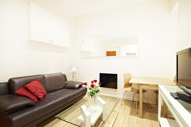 Public Area 4, Cumberland Apartments, London