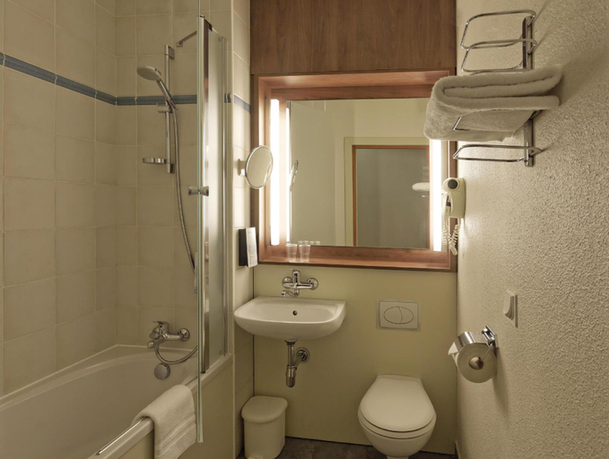 Bathroom 2, Campanile Hotel Wroclaw Centrum, Środa Śląska