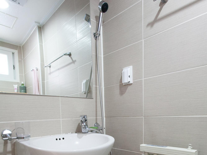 Bathroom 5, Hanok Eugene's House Dongdaemun, Jongno