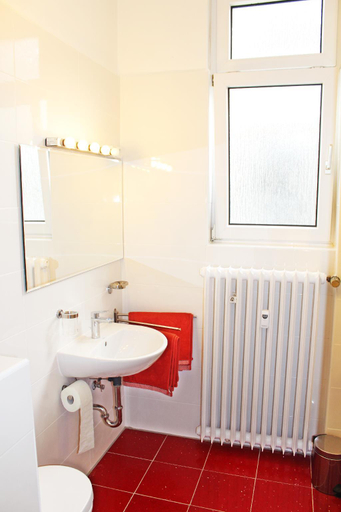 Bathroom 2, Living in the historic Cochem Old Town, Cochem-Zell
