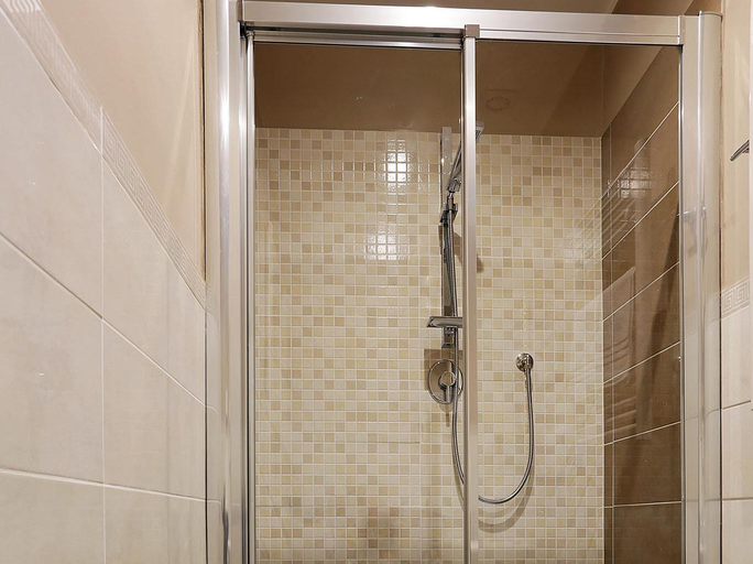 Bathroom 5, DG Prestige Room, Rome