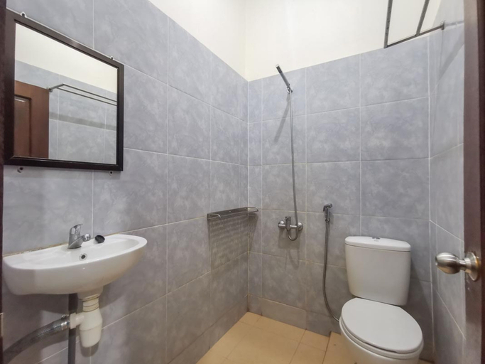 Bathroom 4, RedDoorz near Kantor PLN Sangatta, East Kutai