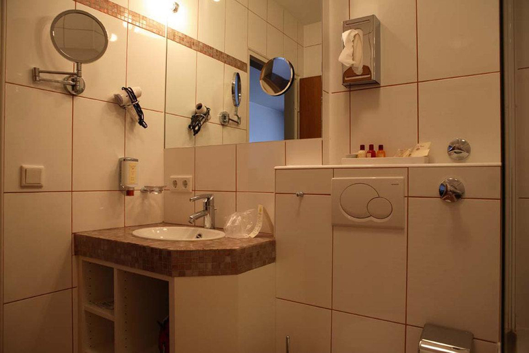 Bathroom 4, Hotel Lessing, Düsseldorf