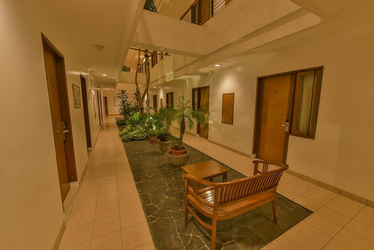 Exterior & Views 20