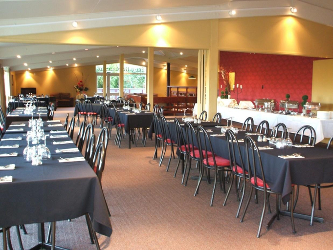 Food & Drinks 5, Caves Motor Inn, Waitomo