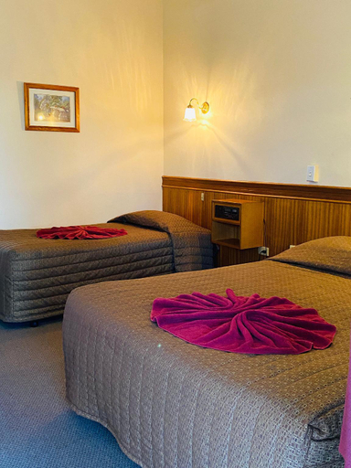 Bedroom 2, County Lodge Motel, Bland