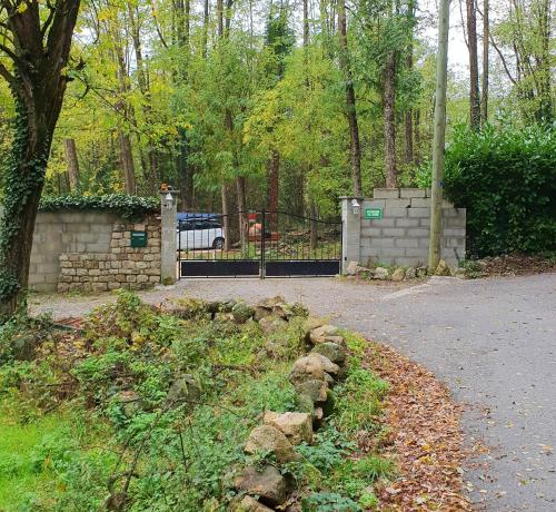 Chalet de 2 chambres a Saint Genest de Beauzon avec magnifique vue sur la montagne jardin clos et Wi, Ardèche