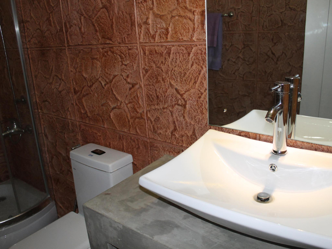 Bathroom 4, Maple Leaf Hotel, Negombo