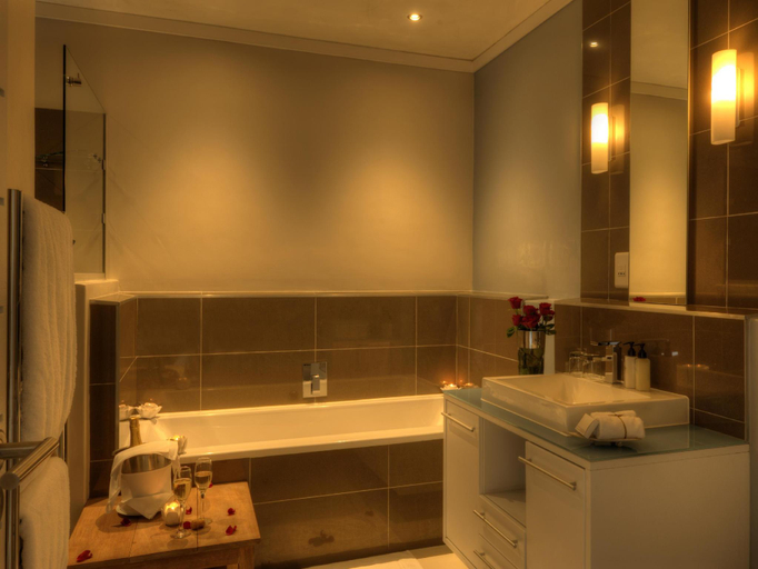 Bathroom 3, The Whale Coast All Suite Hotel, Overberg