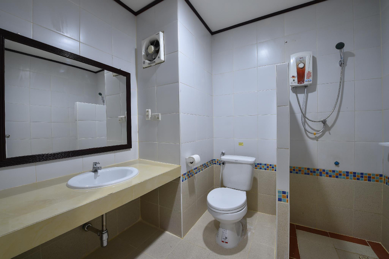 Bathroom, At TP Hotel, Muang Phetchabun
