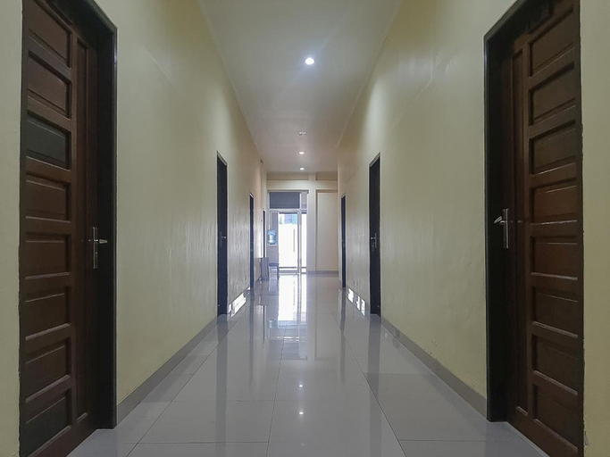 Public Area 2, RedDoorz near Kantor PLN Sangatta, East Kutai