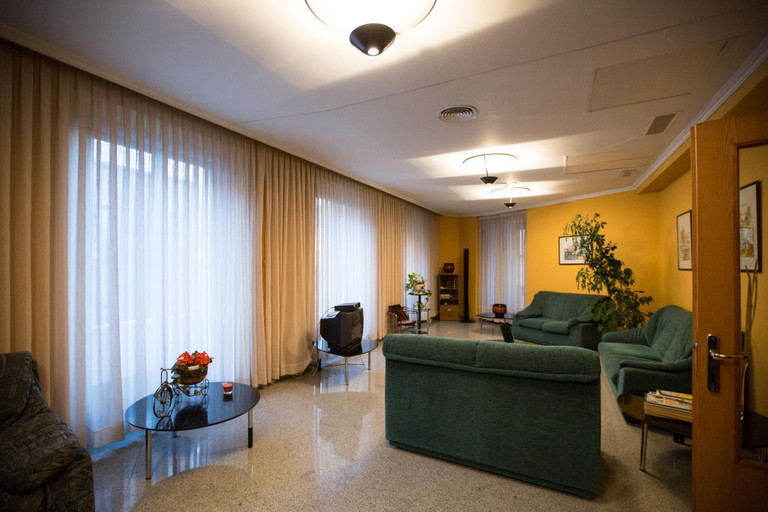 Public Area 2, Hostal Paris, Valladolid