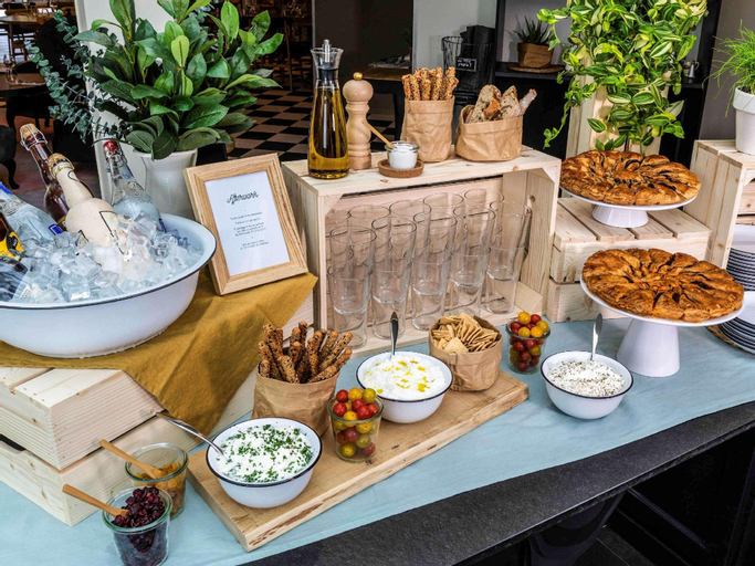 Food & Drinks 17