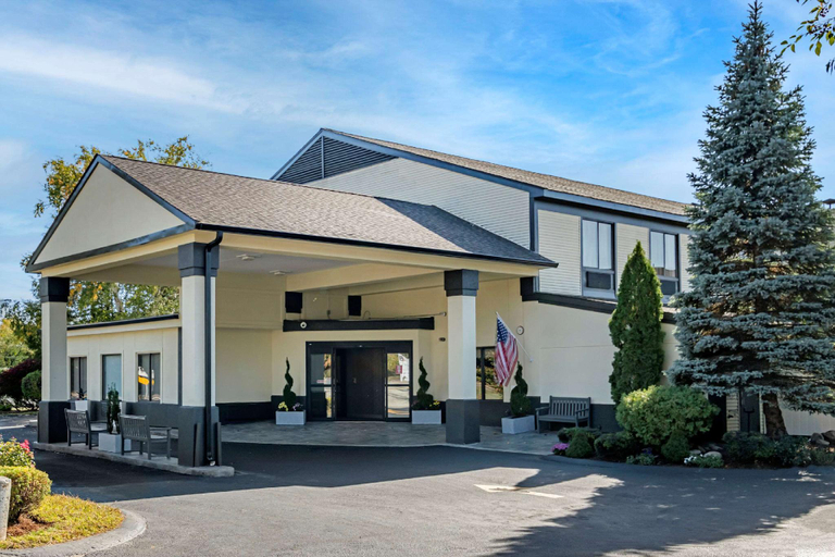 Exterior & Views 2, Clarion Inn Nashua, Hillsborough