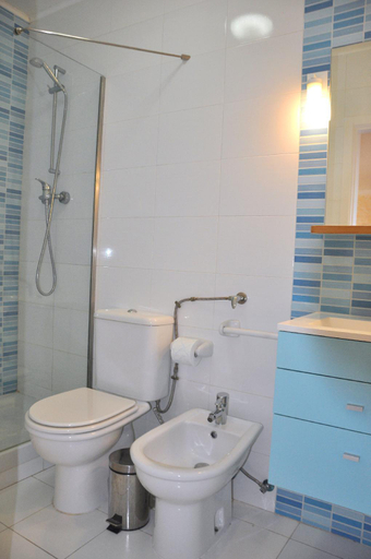 Bathroom 2, A modern, comfortable and well equipped linked villa with private pool and Ac, Loulé