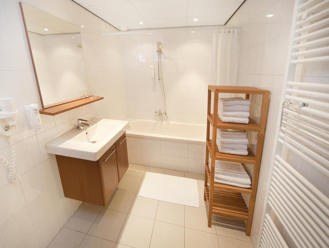 Bathroom 3, GOLDEN TULIP ZOETERMEER - DEN HAAG, Zoetermeer