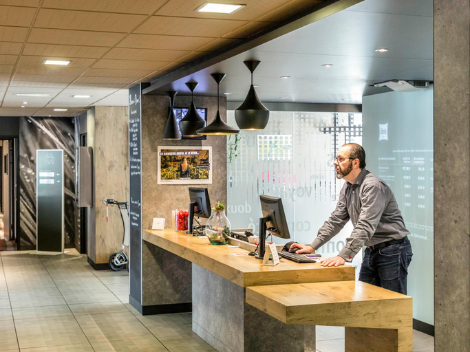 Public Area 3, ibis Bourges, Cher