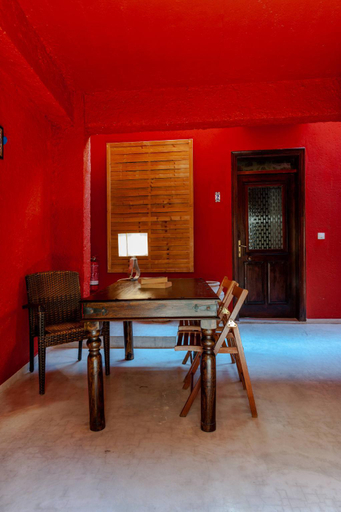 Others 5, Auberge 32, South Aegean