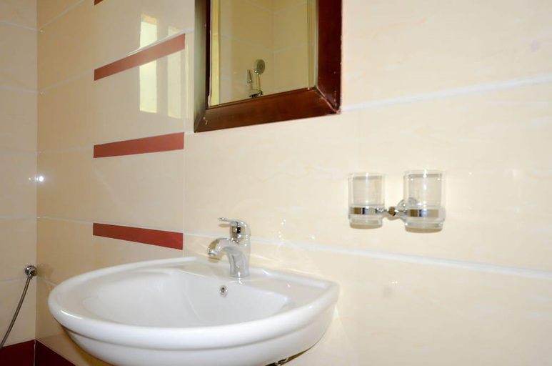 Bathroom 3, Emperor Hotels, Jinja