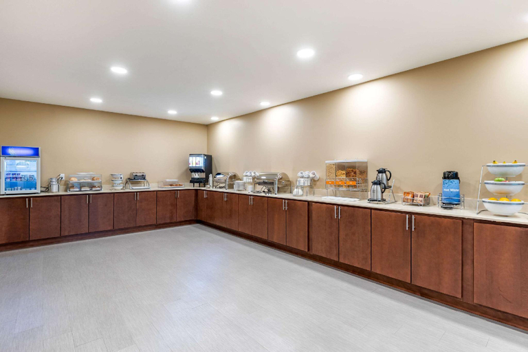 Food & Drinks 3, Comfort Inn & Suites West Des Moines, Dallas