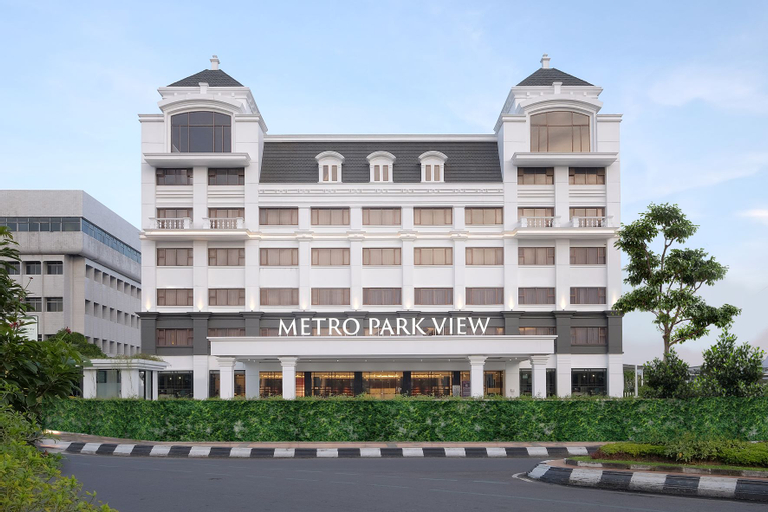 Exterior & Views 6