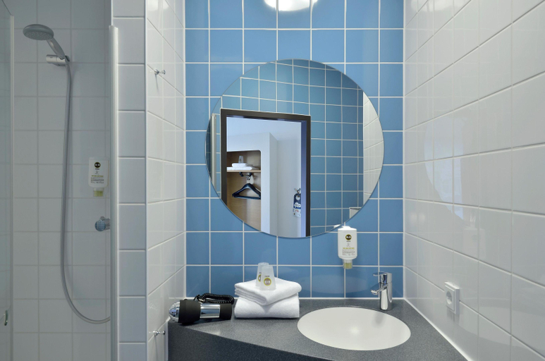 Bathroom 5, B&B Hotel Berlin-Charlottenburg, Berlin