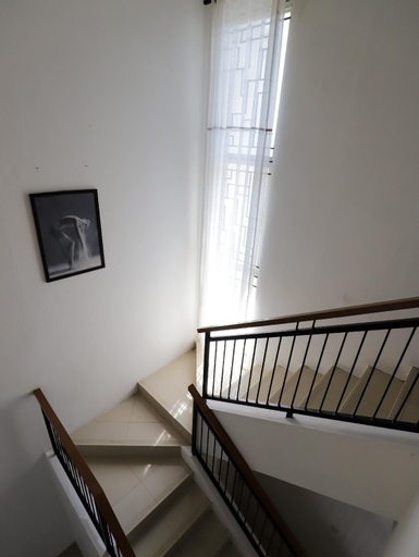 Larva House, Makassar