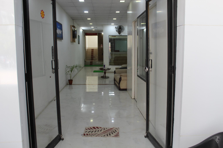 Public Area 2, HOTEL SKYLARK, Valsad