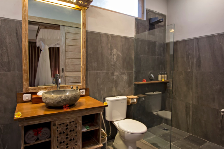 Bathroom 12