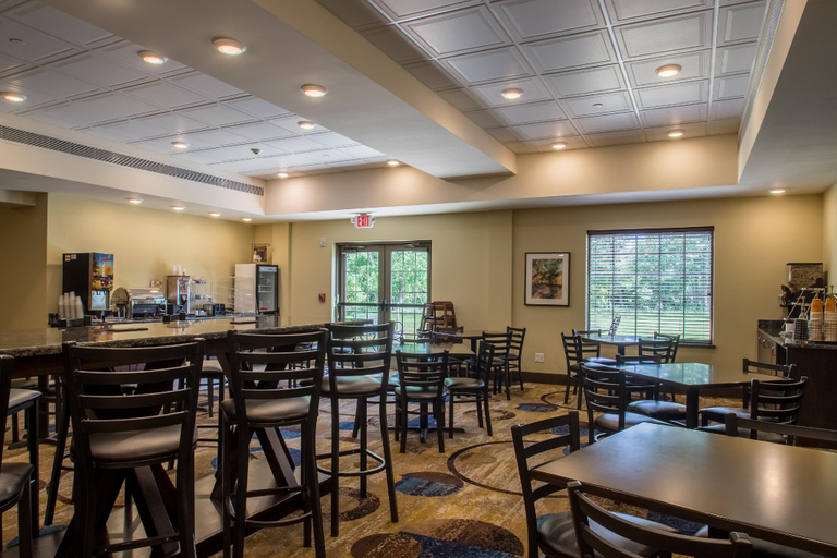 Food & Drinks 5, Cobblestone Hotel & Suites - St. Mary's, Elk