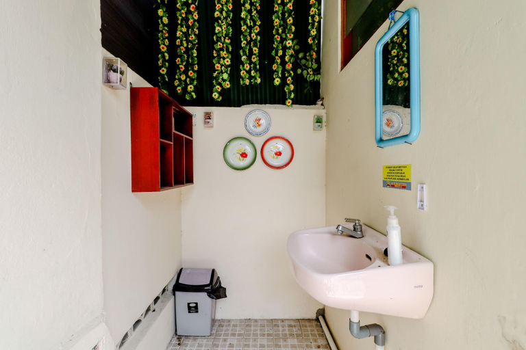 Bathroom 4, Bahagia Sederhana Homestay, Bantul