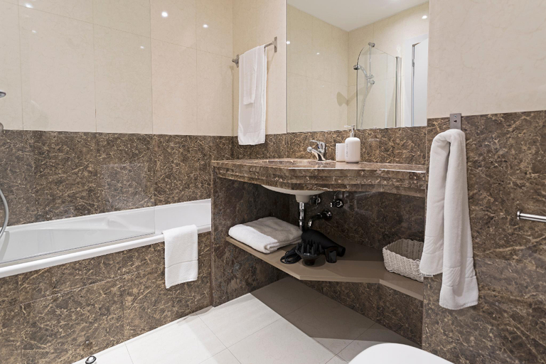 Bathroom 3, Santa Catarina I, modern city apartment, Funchal