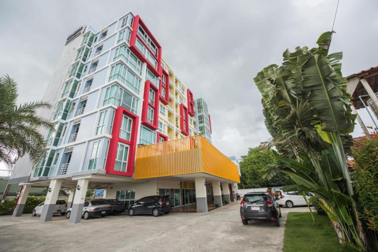 Exterior & Views 19