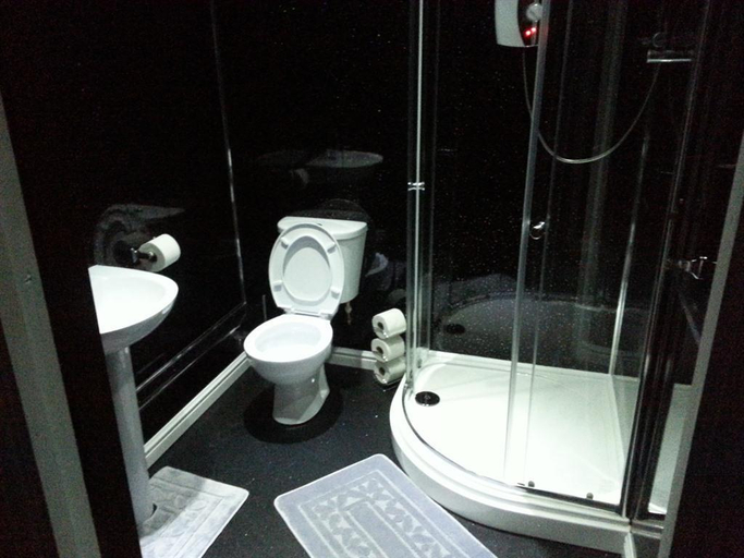 Bathroom, The Vyvyan Arms Hotel, Cornwall