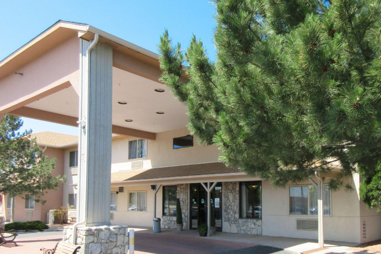 Exterior & Views 1, Quality Inn & Suites Pueblo West, Pueblo