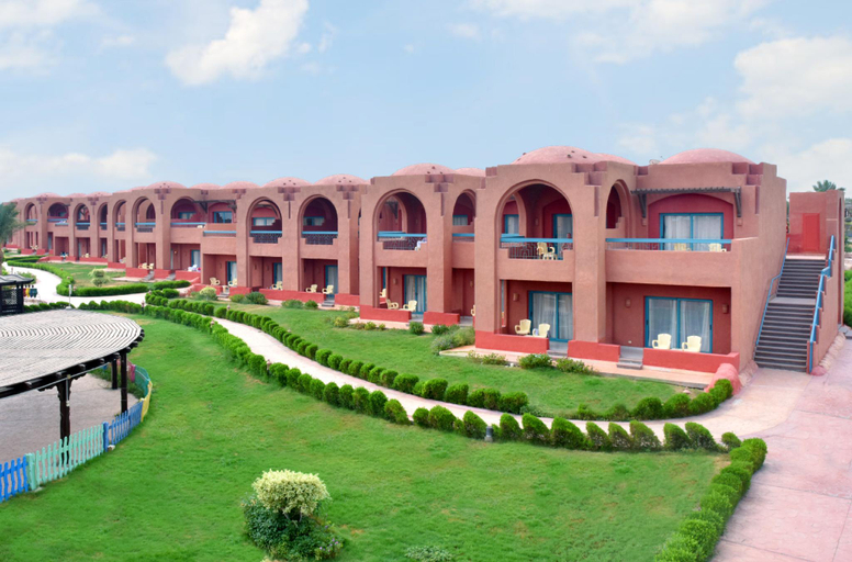 Exterior & Views