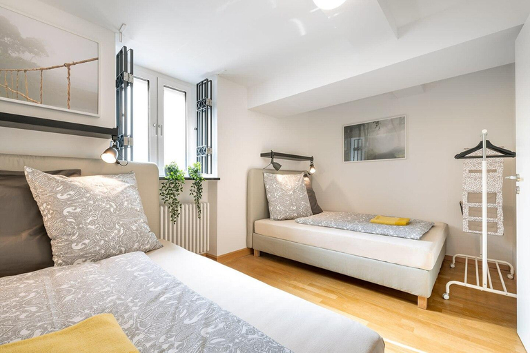 Bedroom 2, MARIENPLATZ Apartment 2 bedrooms living room, München