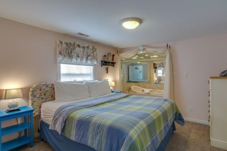 Bedroom 2, New Buffalo Inn & Spa, Berrien