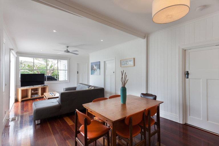 Others 3, Sorrento Beach House: great location & pool, Melbourne
