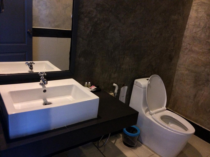 Bathroom 2, Wang Put Tan Boutique Hotel, Mae Fa Luang