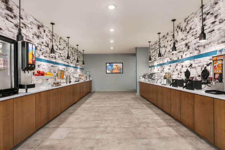 Food & Drinks 5, La Quinta Inn & Suites College Station North, Brazos