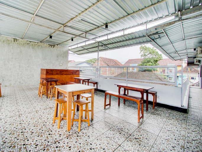 Food & Drinks 1, OYO 90240 Pandan Inn Guest House Batu, Malang