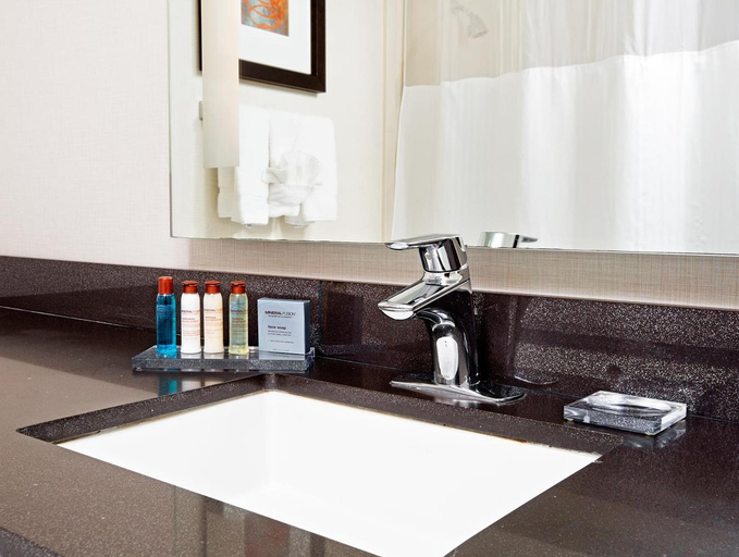 Bathroom 3, Hampton Inn by Hilton Los Angeles Airport LAX, Los Angeles