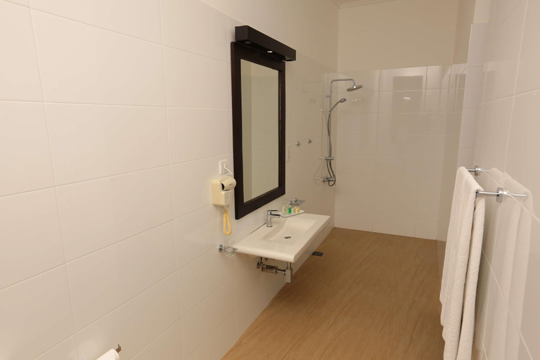 Bathroom 5, Lagoon Paradise Beach Resort, Tangalle
