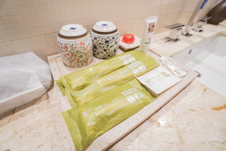 Bathroom 5, Tai-Yi Red Maple Resort, Nantou