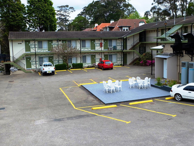 Others 4, Ascot Motor Inn, Sydney